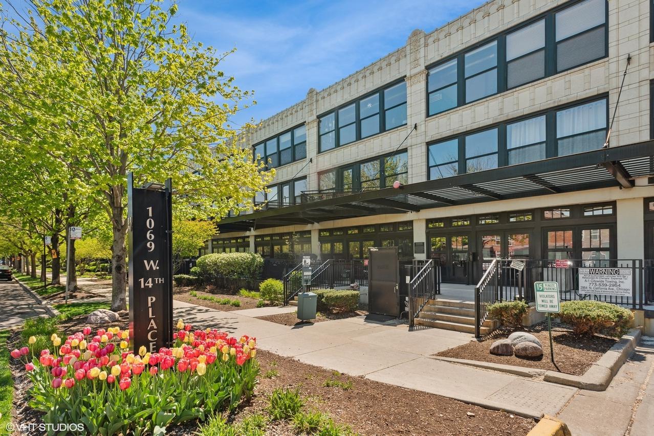 1069 W 14th Pl. #225, Chicago, IL 60608