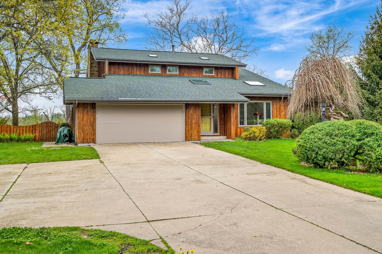 11542 Tanawingo Tr., Roscoe, IL 61073