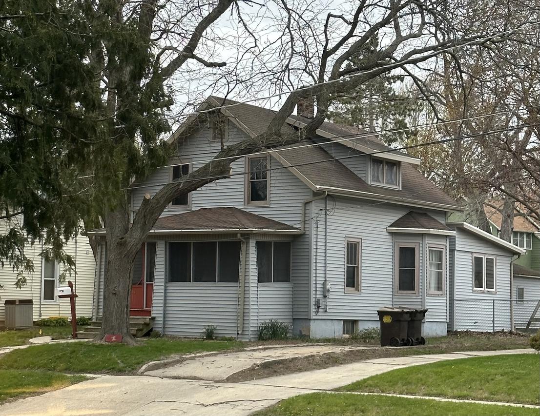 1216 W Logan St., Freeport, IL 61032