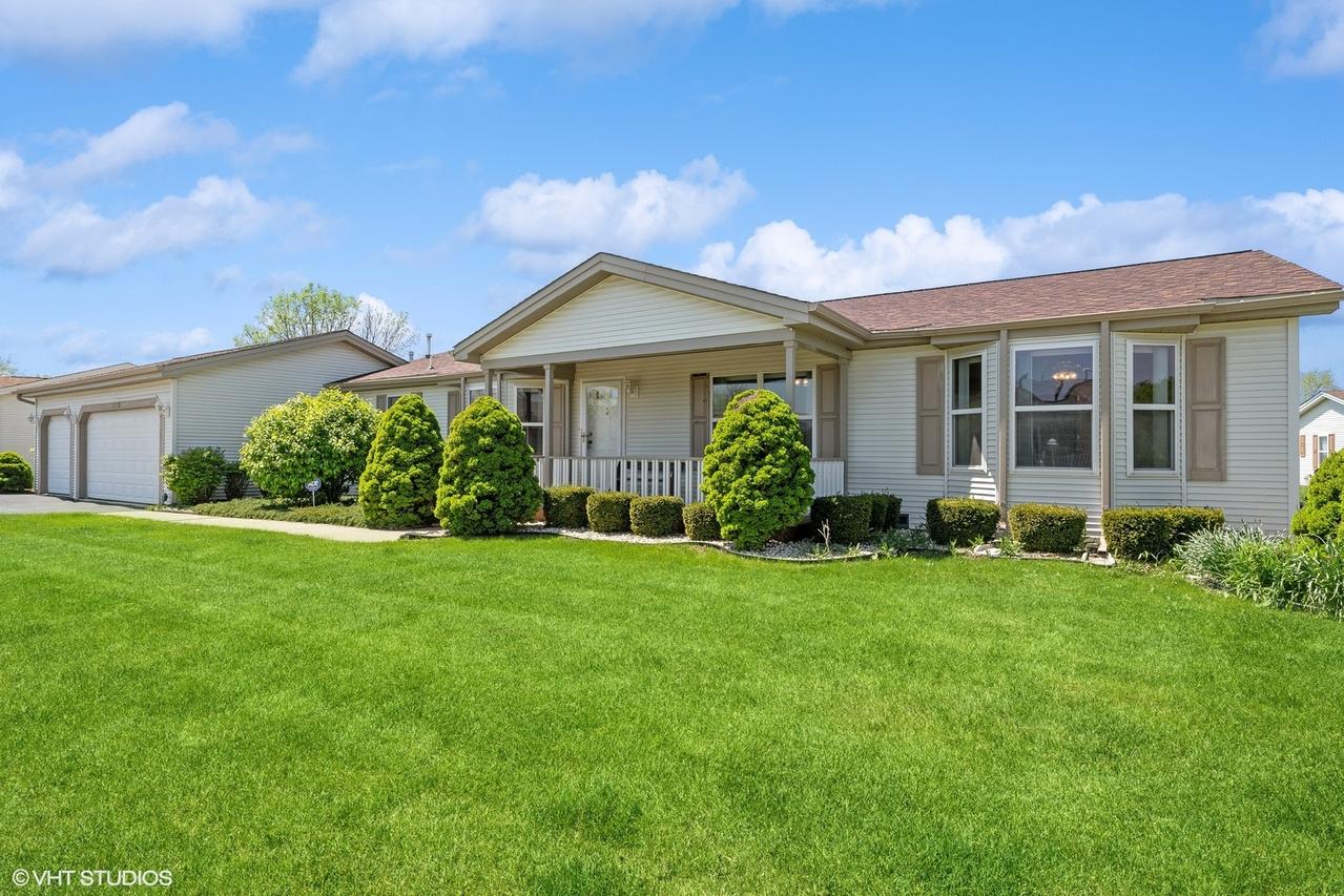 2112 Champion Dr. #489, Grayslake, IL 60030