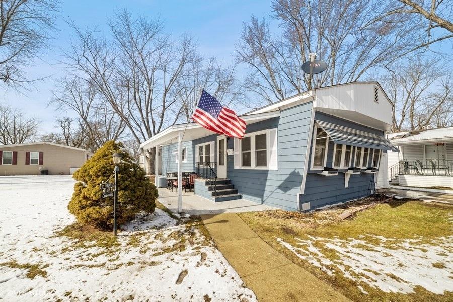 1074 Candlewood Rd., Elgin, IL 60123