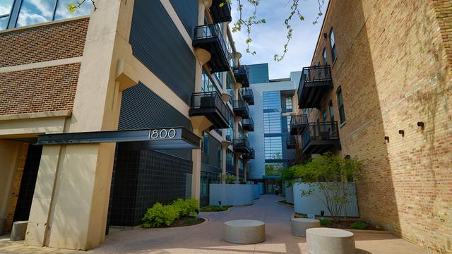 1800 W Grace St. #112T, Chicago, IL 60613