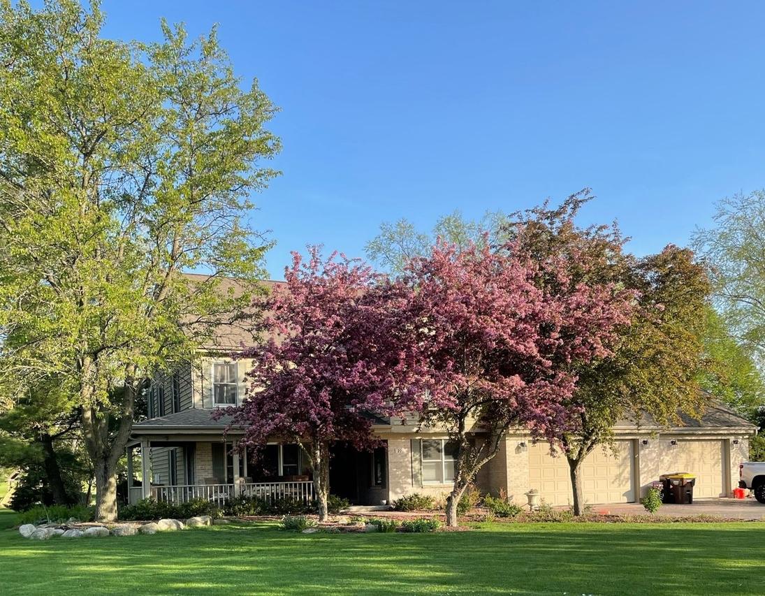 2211 Crystal Cir., Crystal Lake, IL 60012