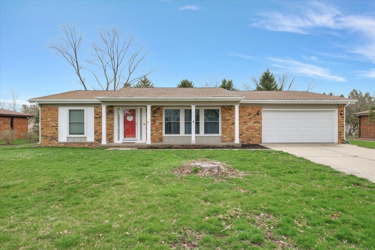 704 Somerset Cir., St. Joseph, IL 61873