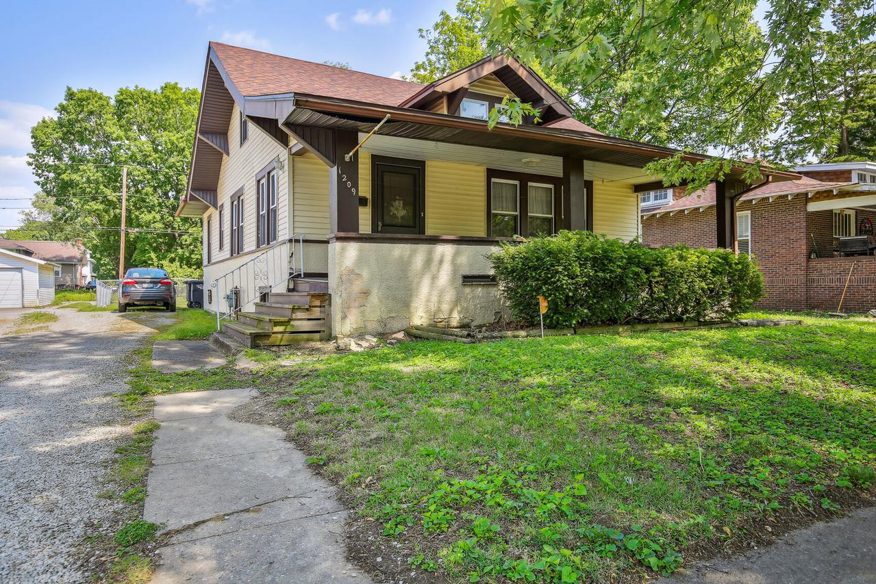 1209 Oak St., Danville, IL 61832