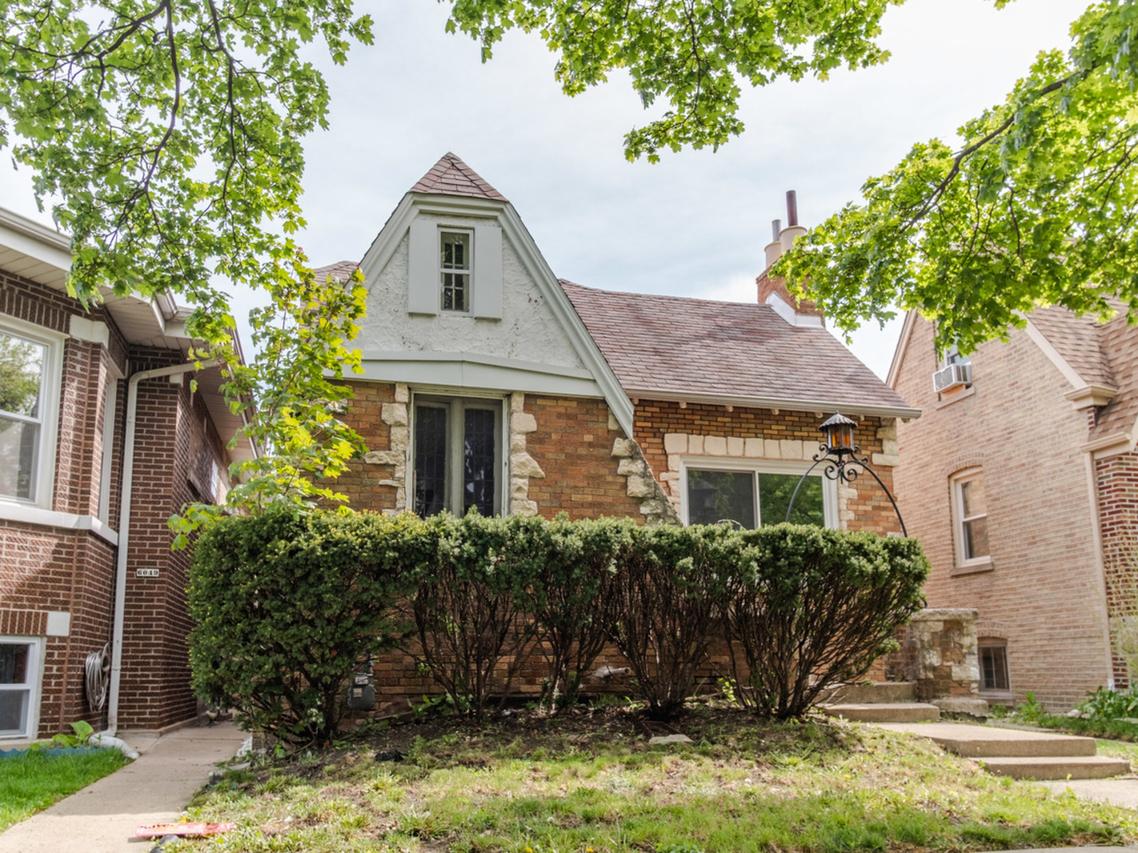 6053 W Eddy St., Chicago, IL 60634