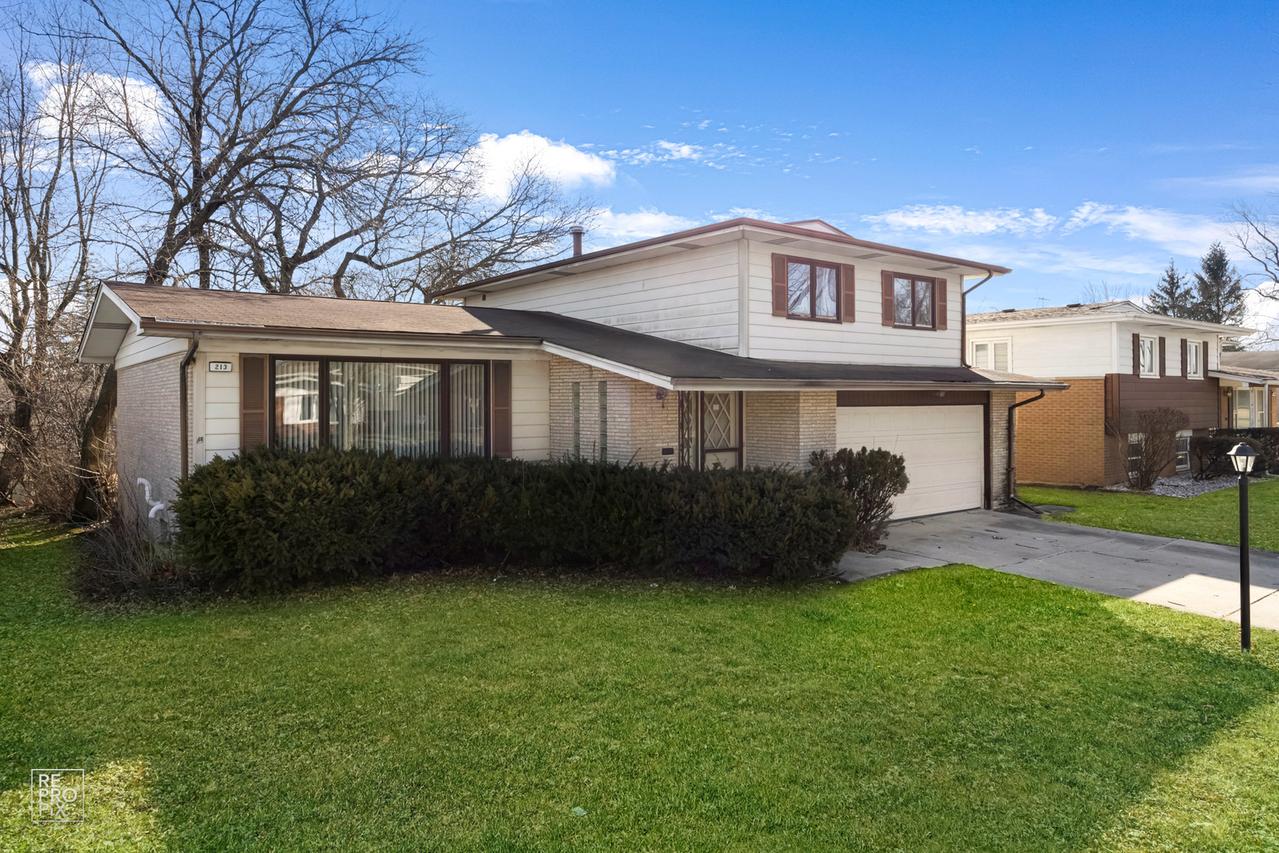 213 W Rainbow Dr., Glenwood, IL 60425