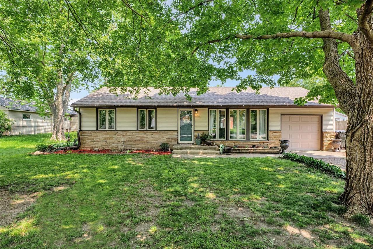 512 Stout St., St. Joseph, IL 61873