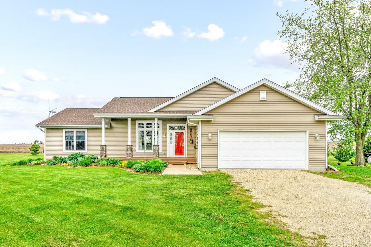 965 Bingham Rd., Steward, IL 60553