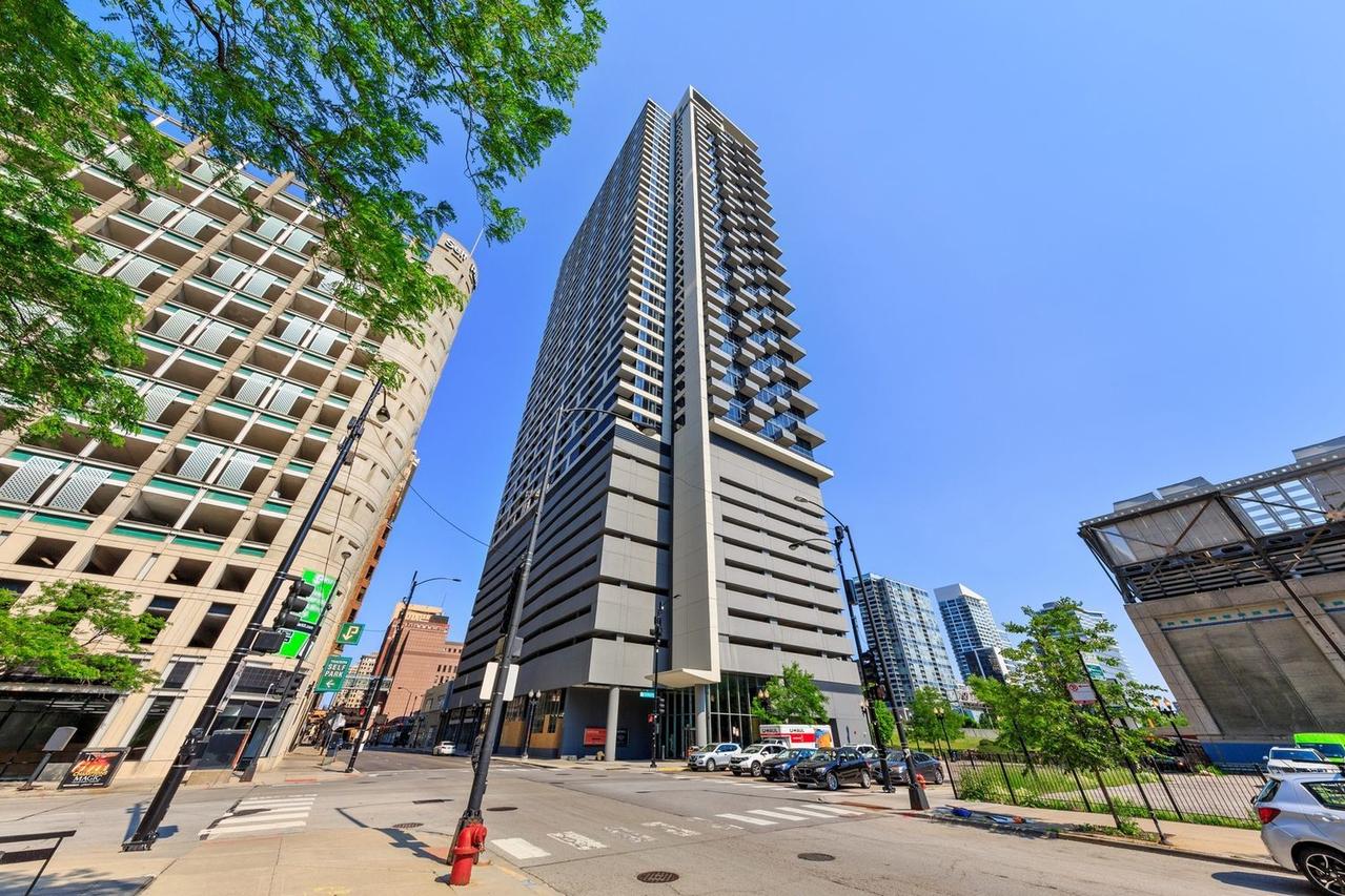235 W Van Buren St. #P-216, Chicago, IL 60607