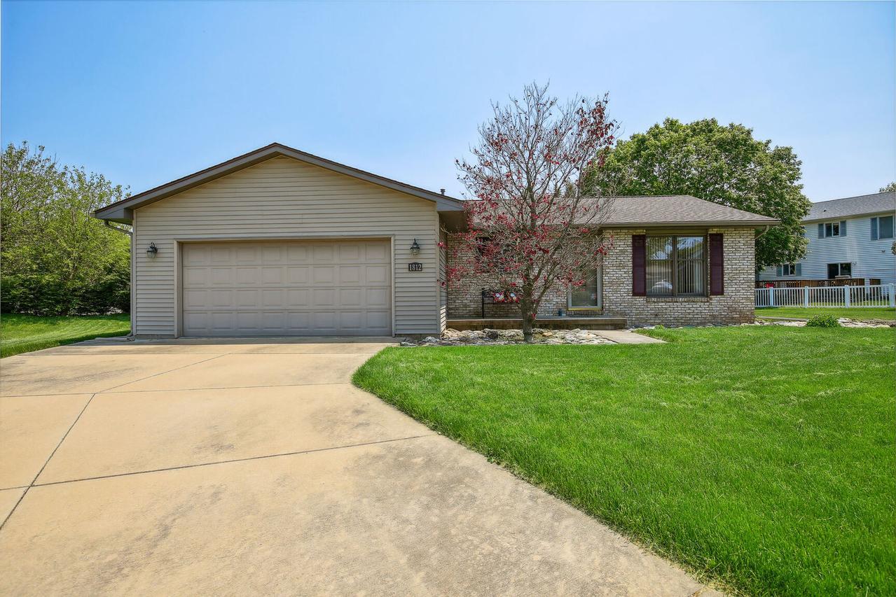 1812 Lyndhurst Dr., Savoy, IL 61874