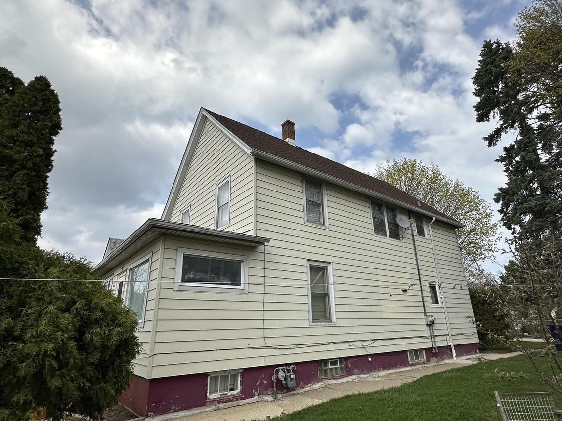 1037 Adams St., North Chicago, IL 60064