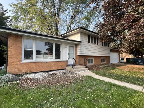 6224 W 92nd Pl., Oak Lawn, IL 60453