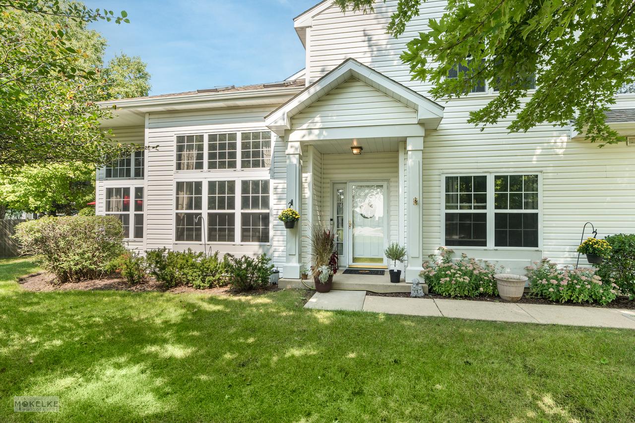 21 N Barton Tr., Batavia, IL 60510