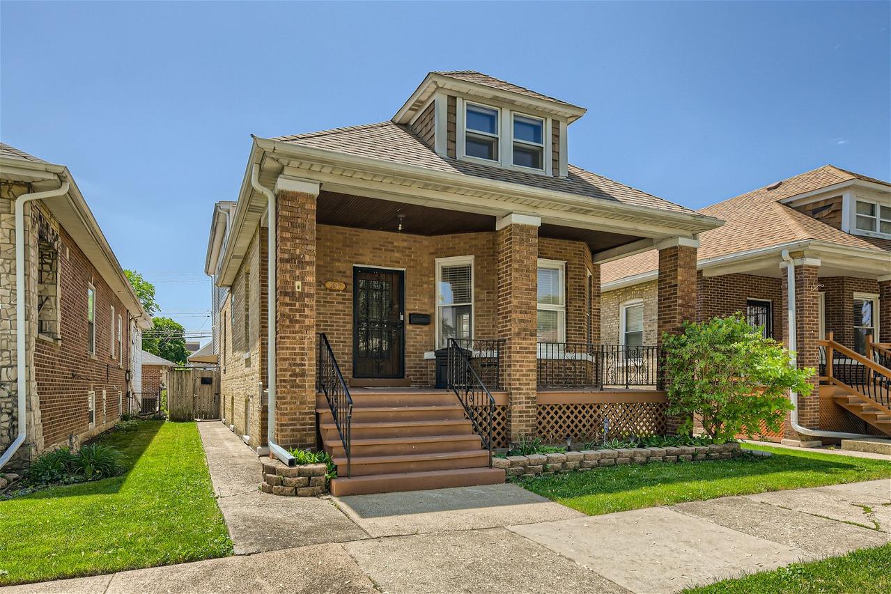 5645 W Waveland Ave., Chicago, IL 60634