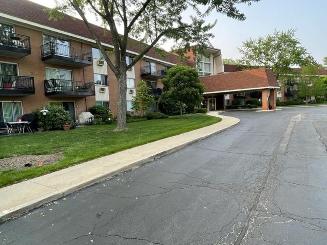 1188 Royal Glen Dr. #210A, Glen Ellyn, IL 60137