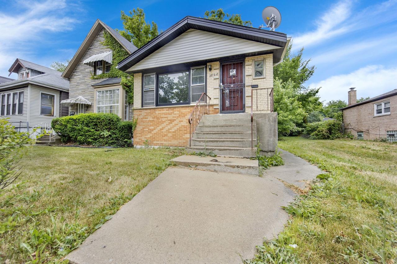 8868 S Winchester Ave., Chicago, IL 60620