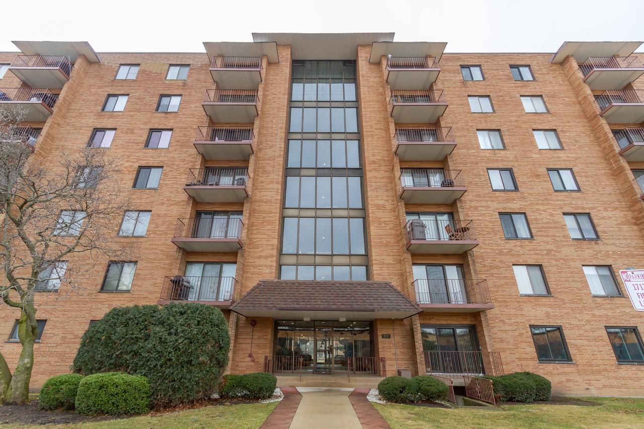 1717 W Crystal Ln. #408, Mount Prospect, IL 60056