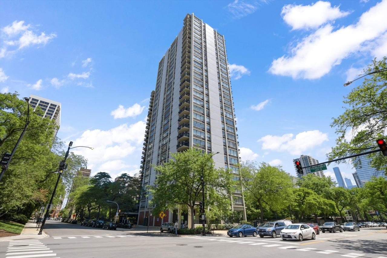 1360 N Sandburg Ter. #2503C, Chicago, IL 60610