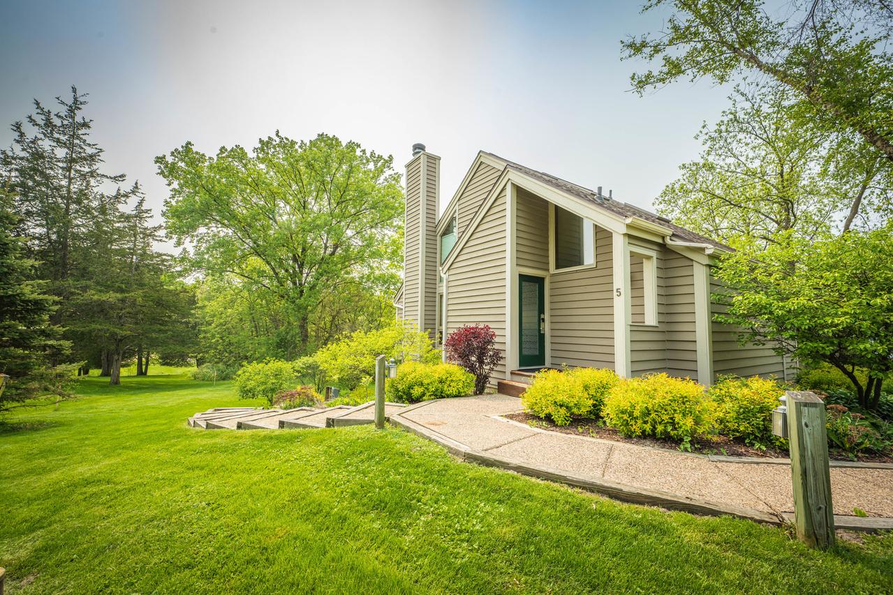 5 Canterbury Ct., Galena, IL 61036