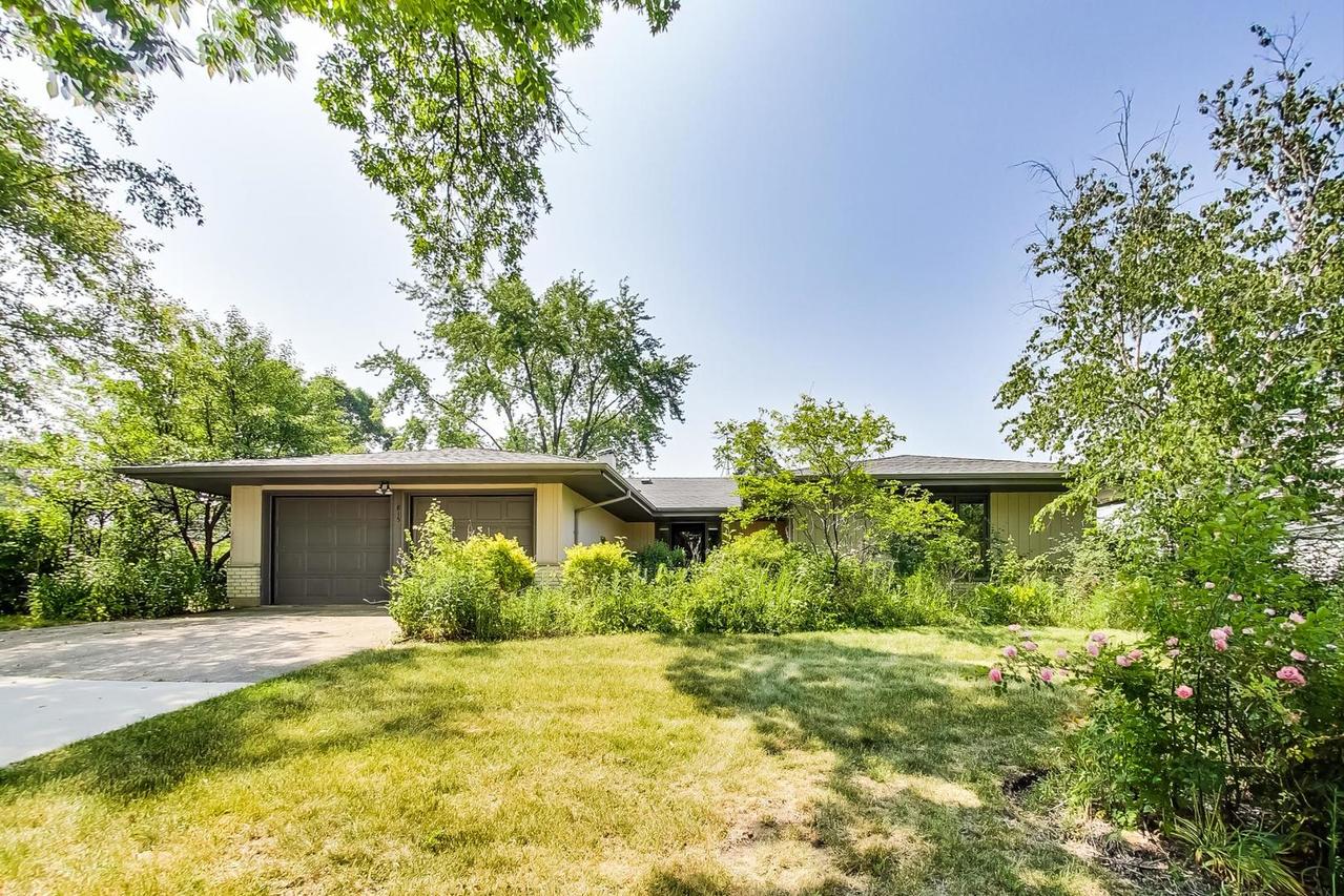 815 Downing Dr., Schaumburg, IL 60195