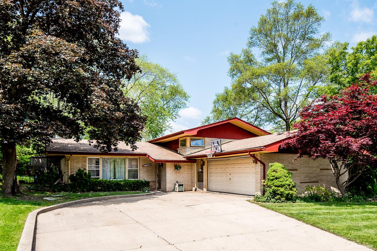 8746 S 81st Ct., Hickory Hills, IL 60457