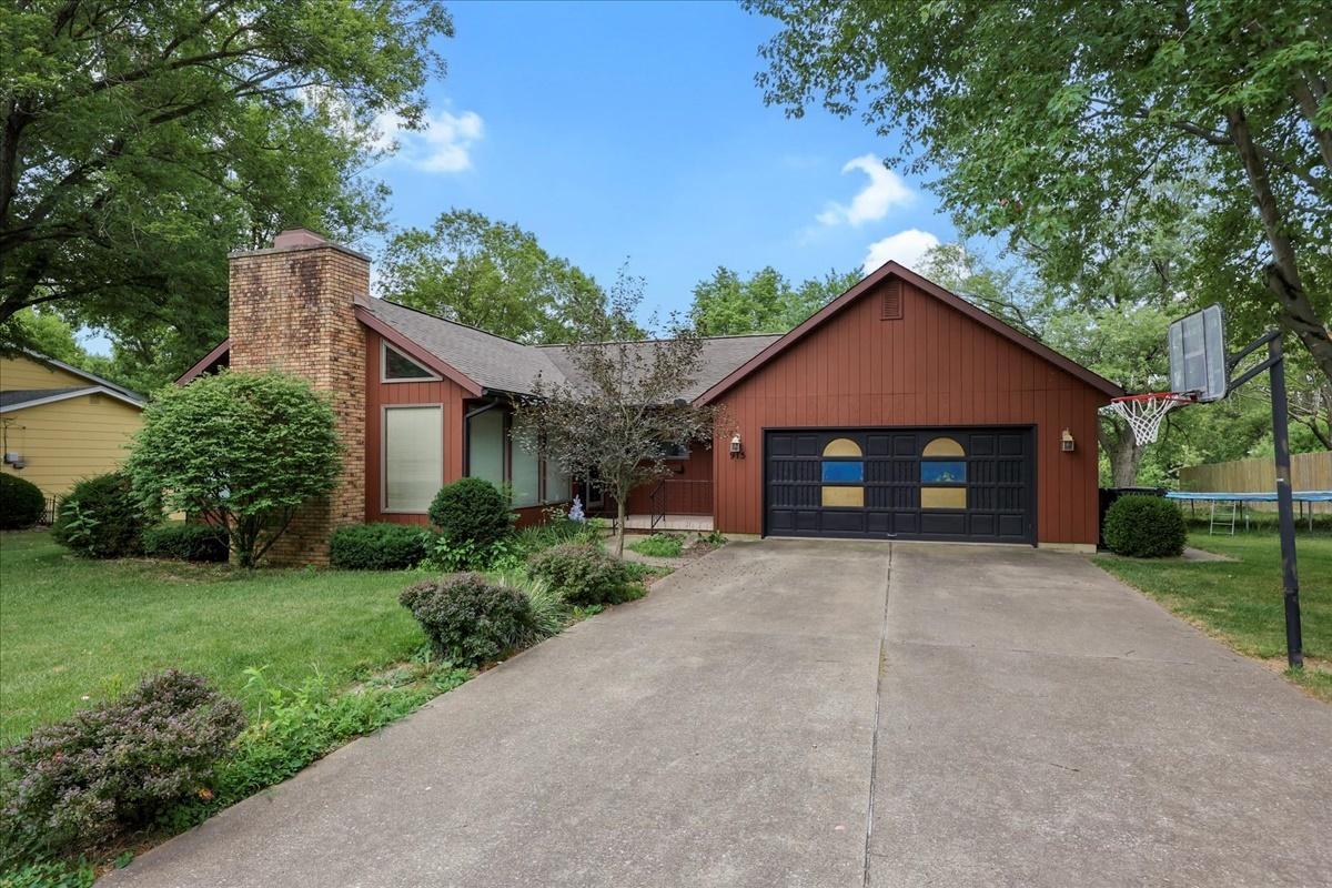 915 Oakview Ct., Mount Zion, IL 62549