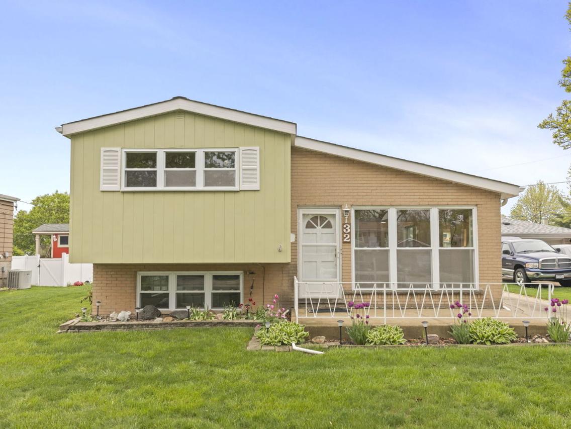 32 S Lodge Ln., Lombard, IL 60148