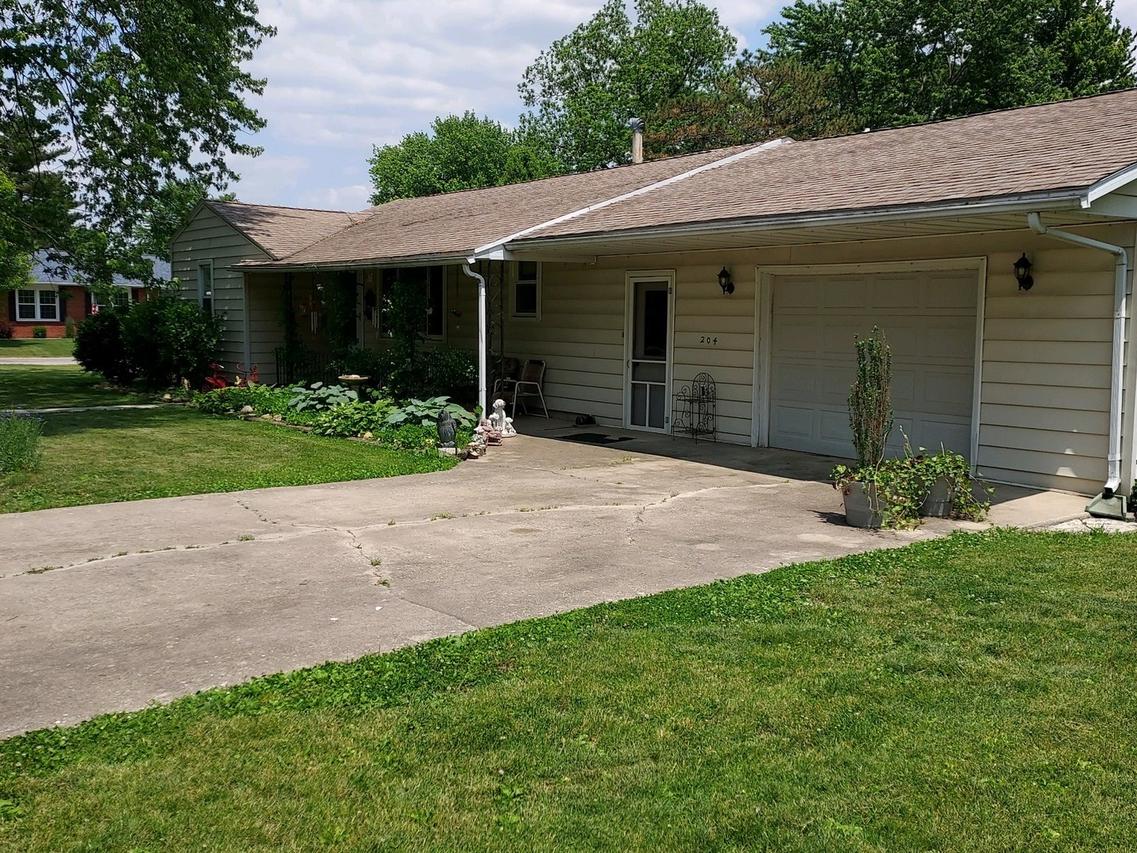 204 N Park St., Findlay, IL 62534
