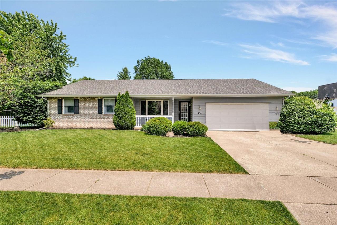 404 Peacock Dr., Mahomet, IL 61853