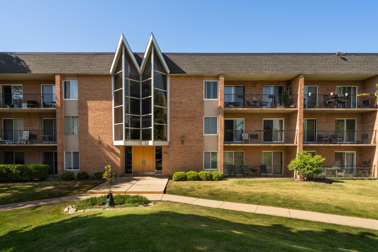 1104 N Mill St. #2-204, Naperville, IL 60563