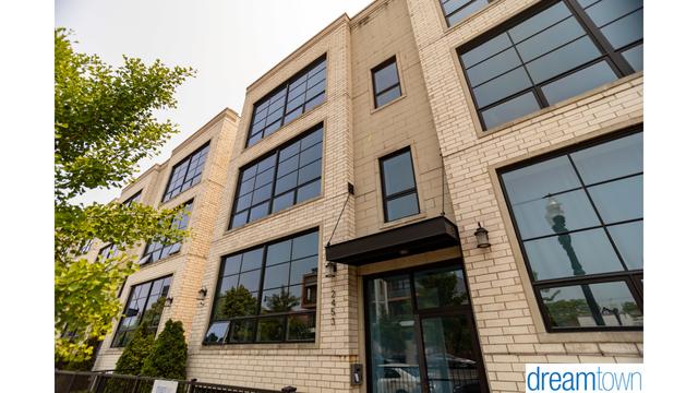 2453 W Irving Park Rd. #1E, Chicago, IL 60618