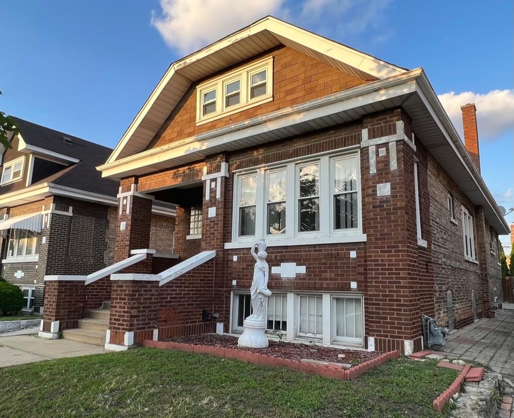 2107 East Ave., Berwyn, IL 60402