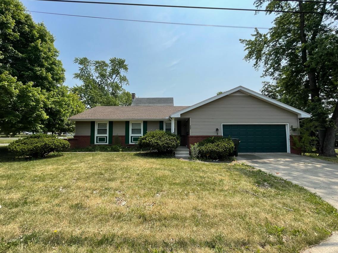 22 W Winter Ave., Danville, IL 61832