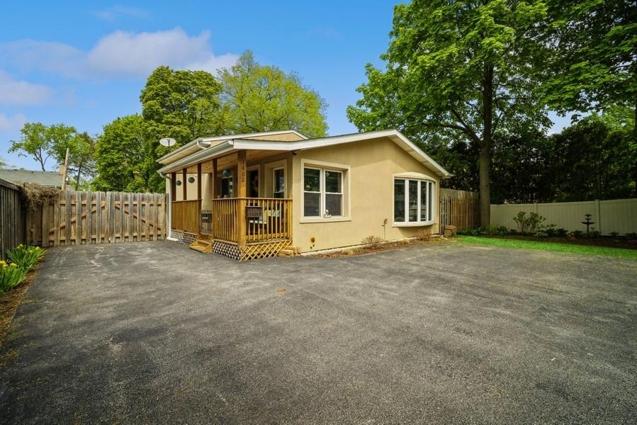 1402 Deerfield Rd., Deerfield, IL 60015