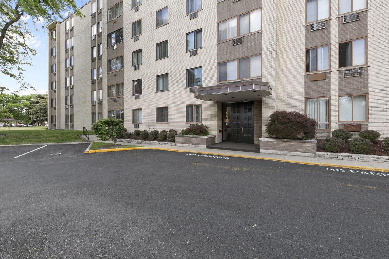 9745 S Karlov Ave. #408, Oak Lawn, IL 60453