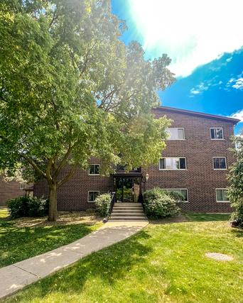 640 Perrie Dr. #202, Elk Grove Village, IL 60007
