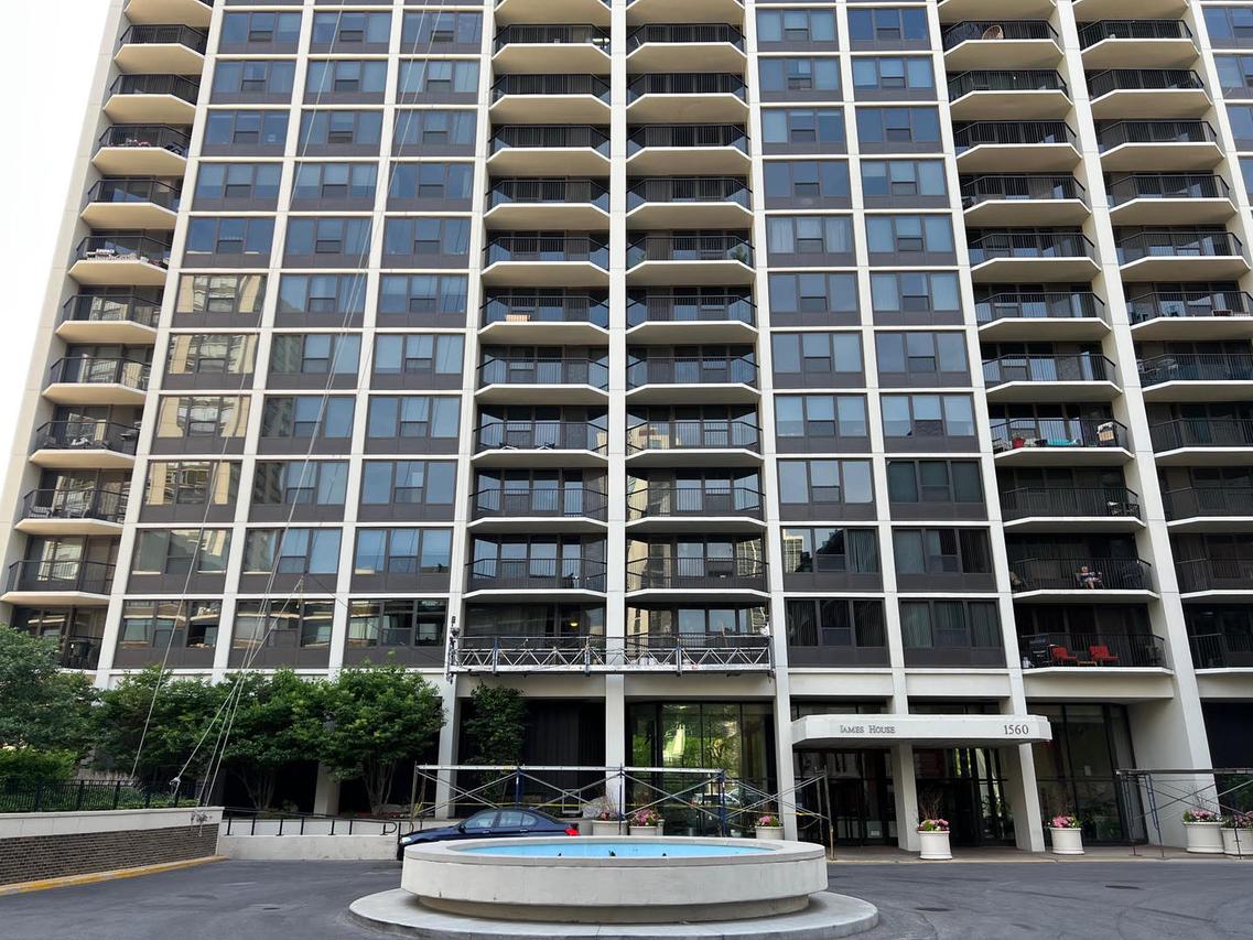 1560 N Sandburg Ter. #4106J, Chicago, IL 60610