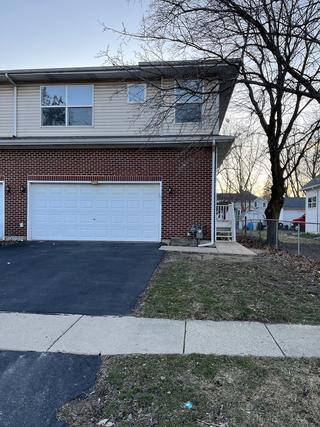 409 N Seminary Ave., Woodstock, IL 60098