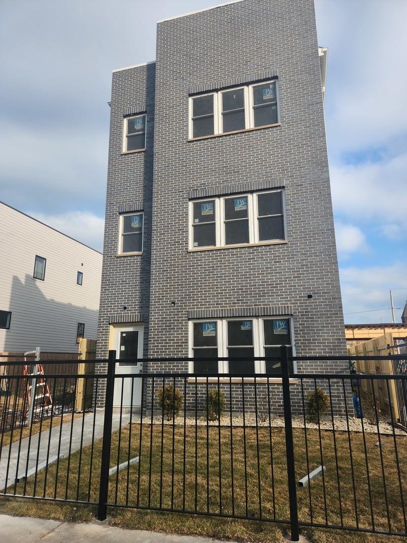 4051 S Prairie Ave., Chicago, IL 60653