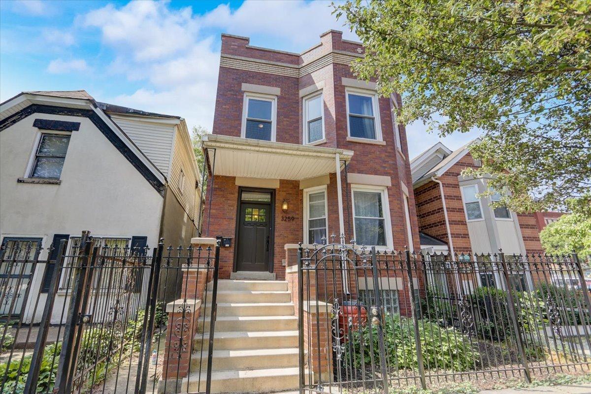 3259 W Beach Ave., Chicago, IL 60651