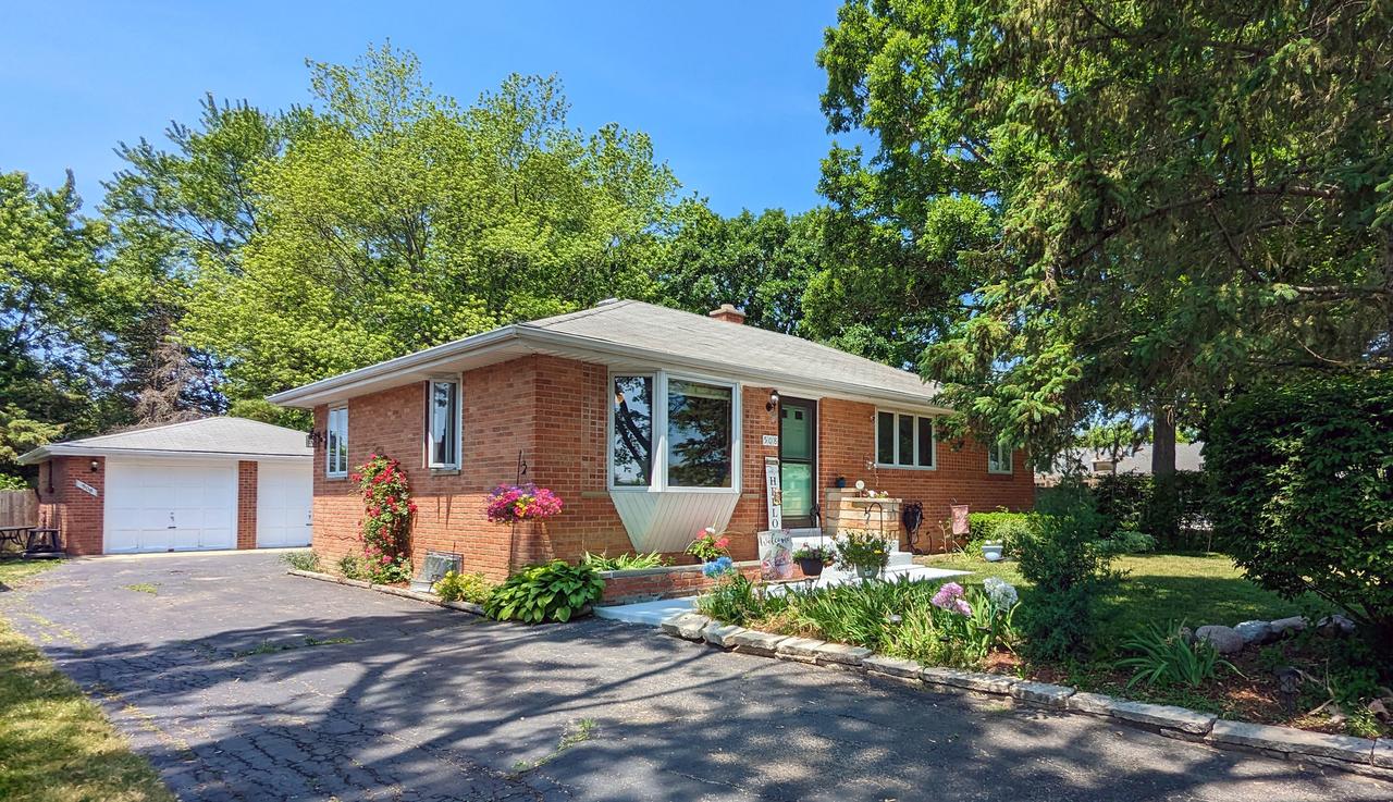 508 Deerpath Dr., Lindenhurst, IL 60046