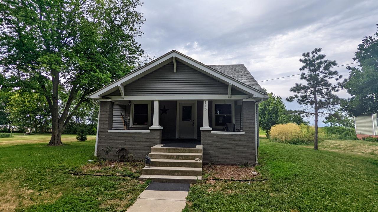 310 S Main St., Niantic, IL 62551