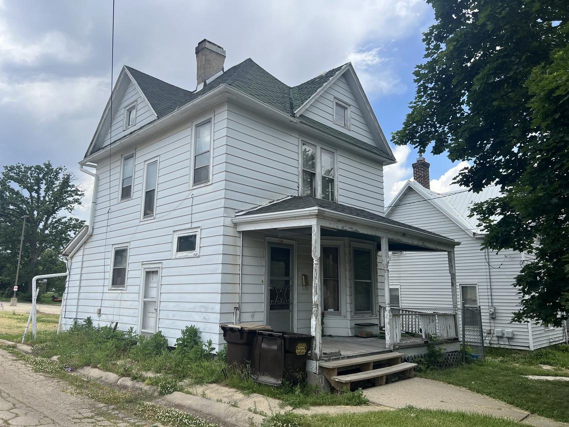 114 N Cherry Ave., Freeport, IL 61032