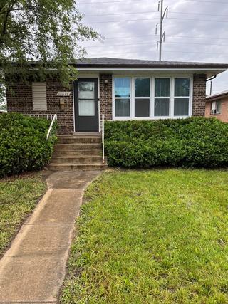 14629 Memorial Dr., Dolton, IL 60419