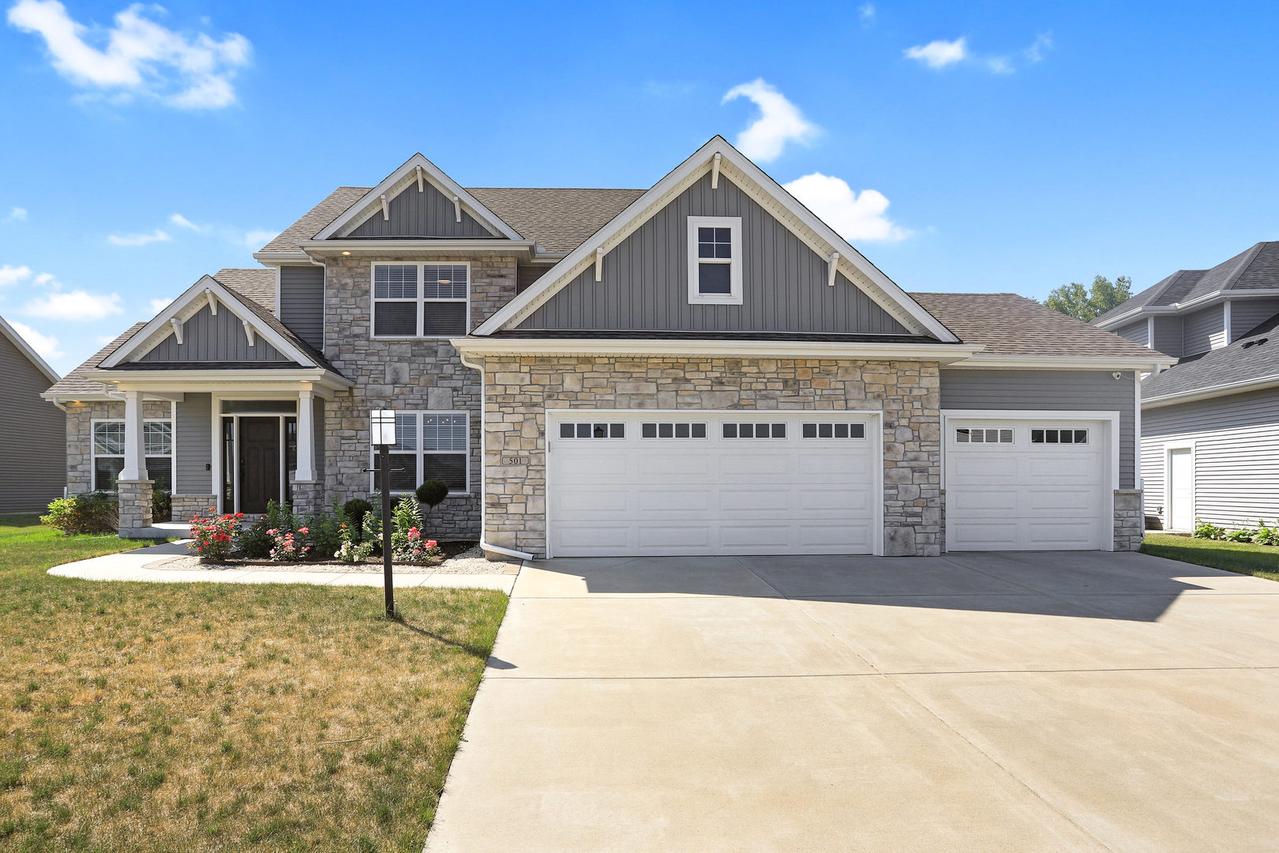 501 Lake Falls Blvd., Savoy, IL 61874