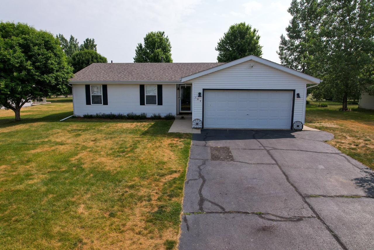 105 Sunny Hill Dr., Davis Junction, IL 61020