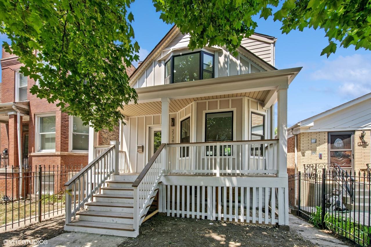 2738 W Nelson St., Chicago, IL 60618