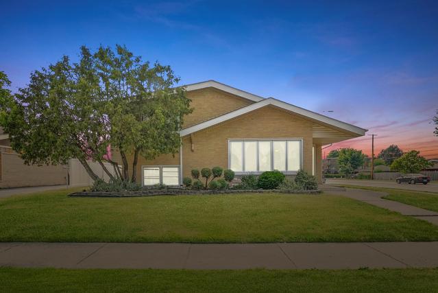 10300 Linder Ave., Oak Lawn, IL 60453