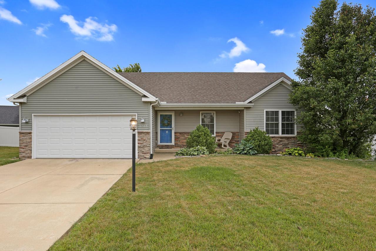 1713 Hunters Ridge Ct., Mahomet, IL 61853